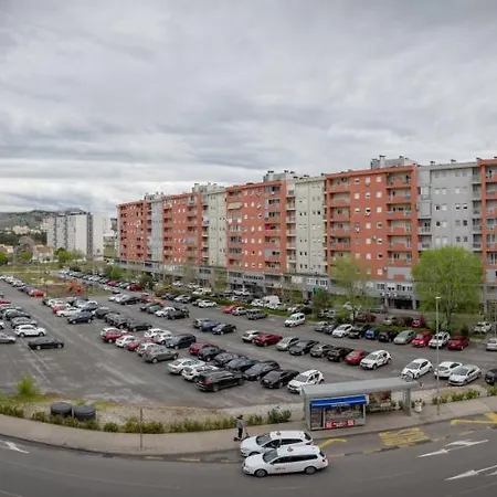 Kvart Na Dan Apartment *